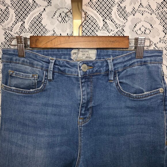 Free People Raw Hem Skinny/Straight Jeans 61502-16515125 sz 30 - Picture 3 of 13